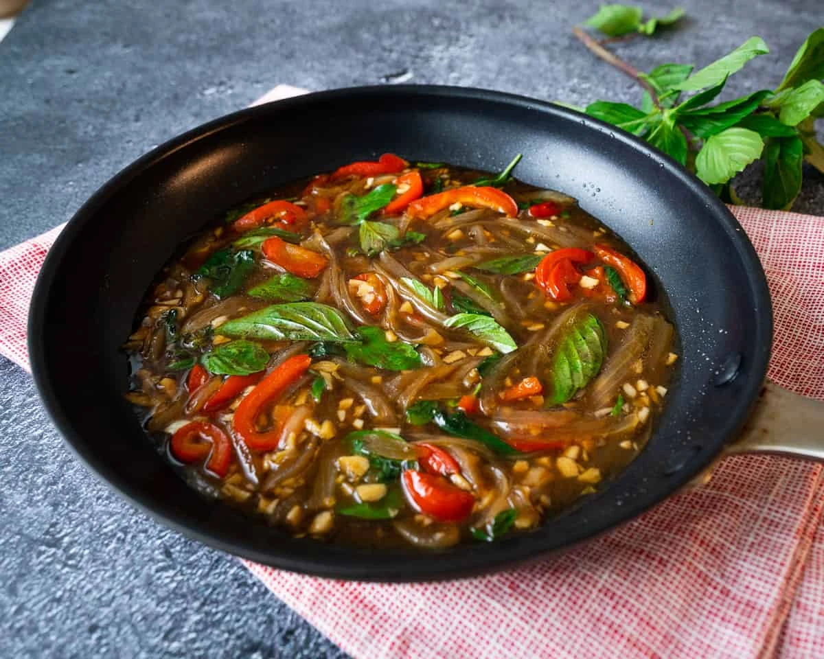 Chilli Basil Gravy