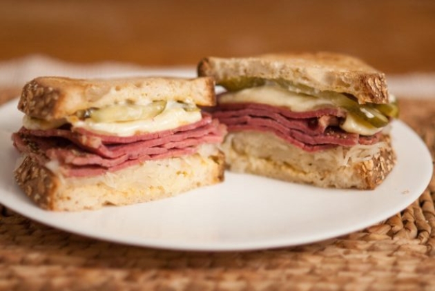 6 Must-Try Dishes at Fred and Murry’s Kosher Delicatessen