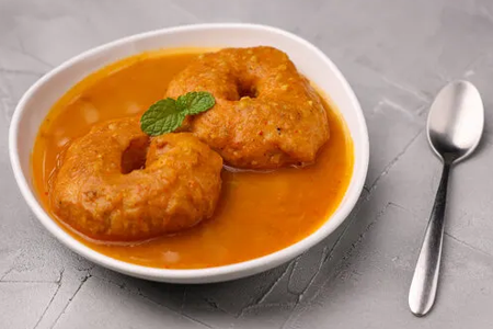 Sambar Vada (3 Vada / 12oz Sambar)