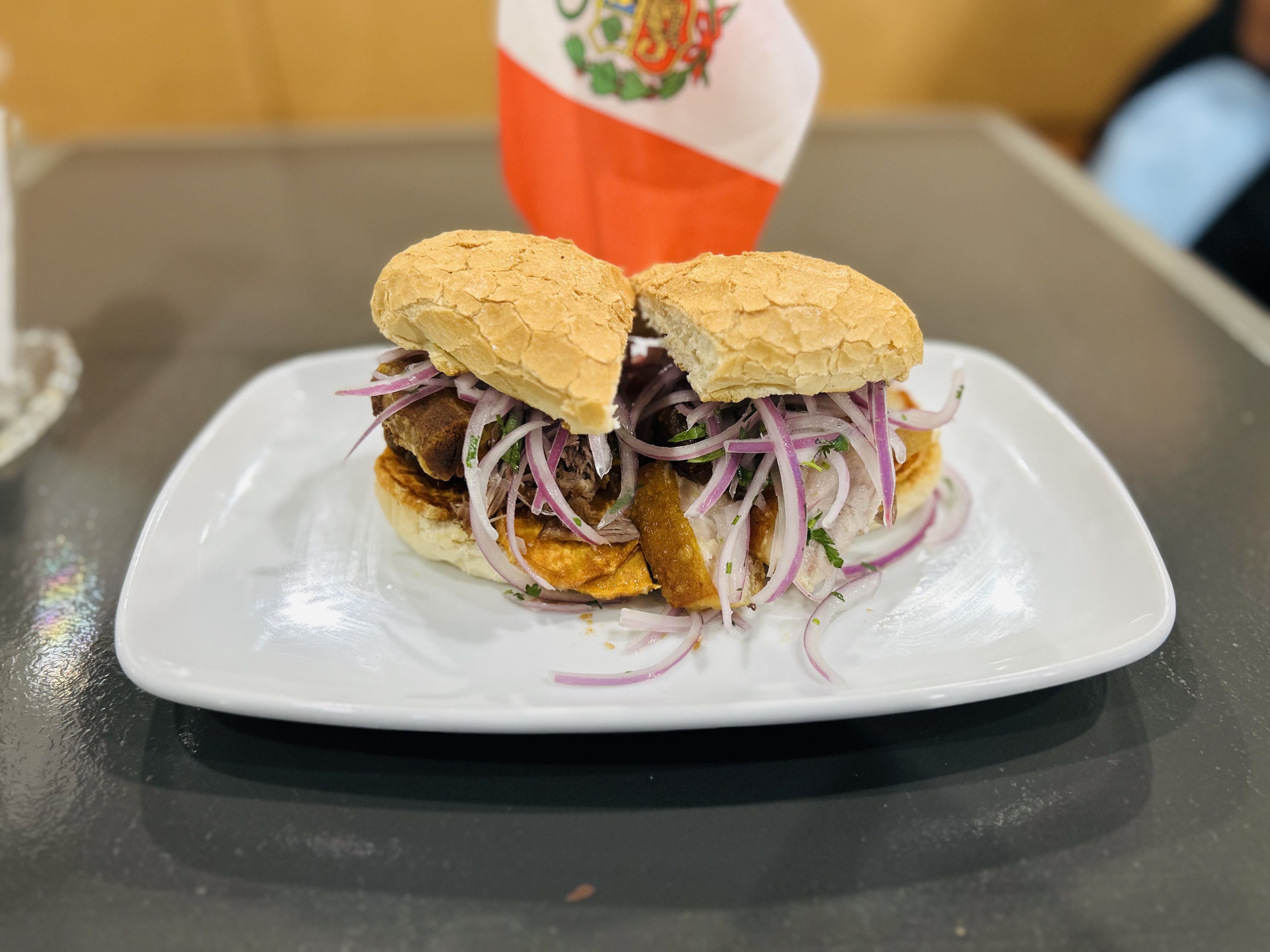 Pan con Chicharron y Camote