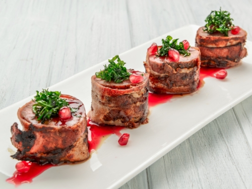 Beef Tenderloin Crostini (24 Pieces)