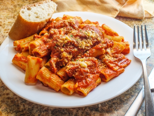 Mezzi Rigatoni Bolognese